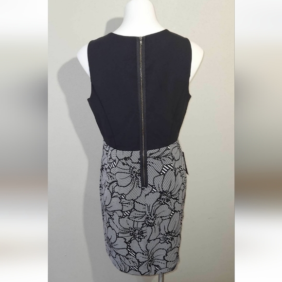 Women's Cute Limited Dress - Picture 3 of 4